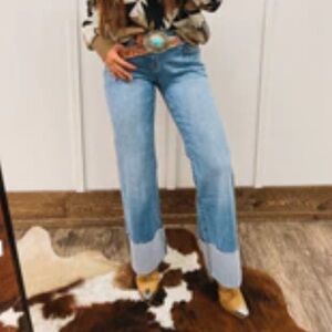 Super cute wide leg cuffed KanCan Jeans